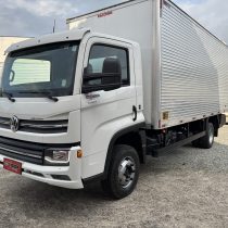 VW 11.180 ano 2024 baú 6,20 mt