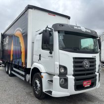 24.280 ano 2023 leito baú sider com plataforma elevatória