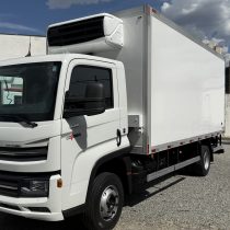 VW 11.180 ano 2025 Baú frigorífico 5,5 mt com Gancheira