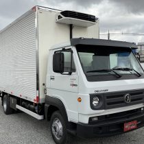 VW 10.160 ano 2018 baú refrigerado com prateleiras