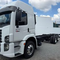 VW 26.320 ano 2025 leito teto alto completo automático