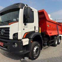 Traçado VW 31.320 ano 2025 caçamba meia cana 14 mts