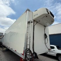 Baú frigorífico 8,5 mts marca Labonia ano 2023 ap Carrier 850 p menos 30 graus